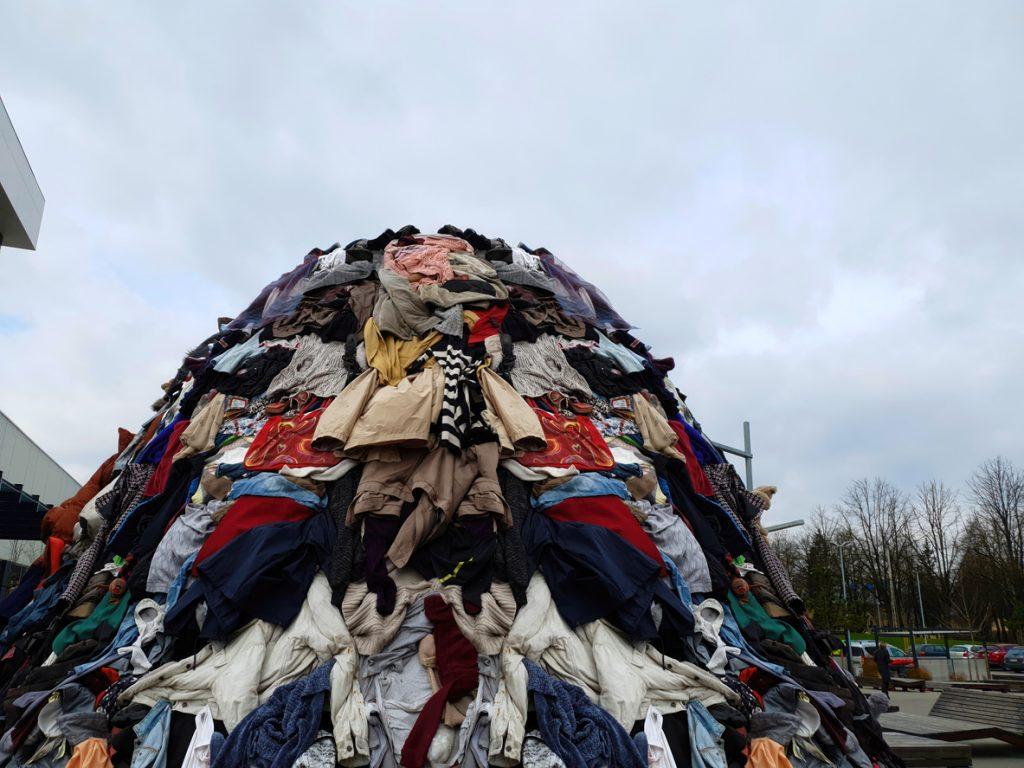 The fashion industry generates an estimated 92 million tons of textile waste annually — much of it from unsold inventory. In fact, 30-40% of clothes produced globally are never sold.